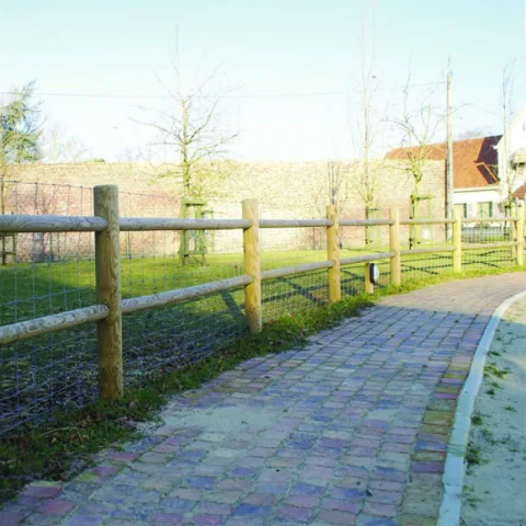 Grenen paardenomheining - rond