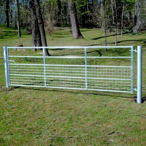 Metalen schapenpoort