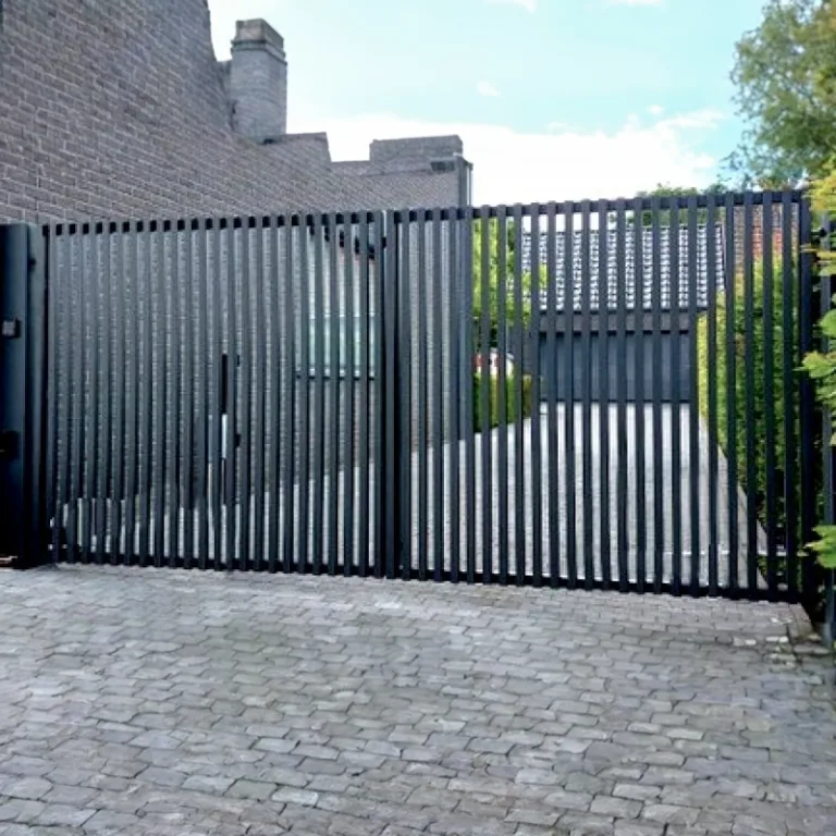 Automatische aluminium poort - 'Aldea' zwart