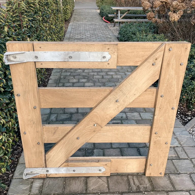 Lot 202 - Eiken klaphek - 100 cm hoog