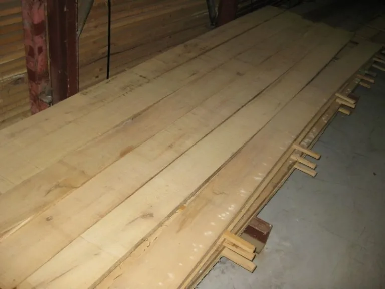 Robinia plank - 12 cm breed - fijnbezaagd