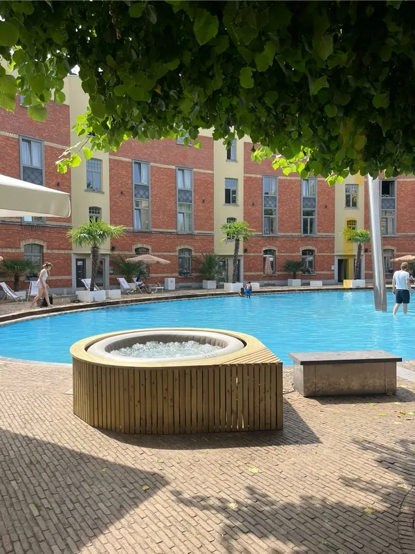 Simtub 4 - Houten omkadering met hottub