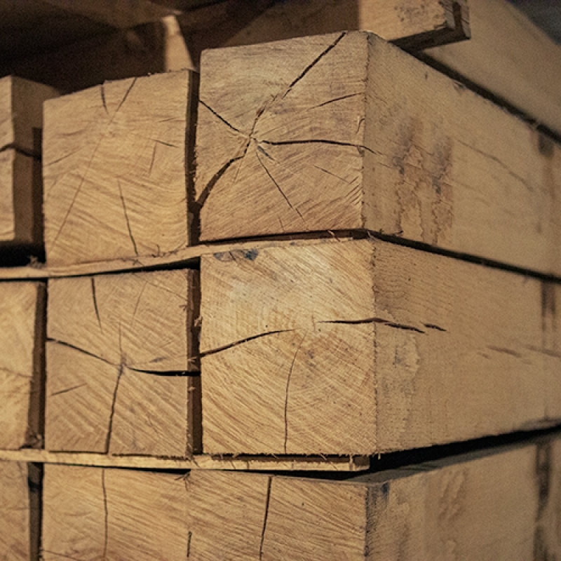 Lot 283 - Eiken balk vierkant - fijnbezaagd